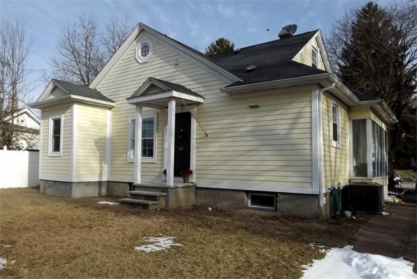 699 Mendon Road Cumberland, RI 02864 - Photo 3 of 24