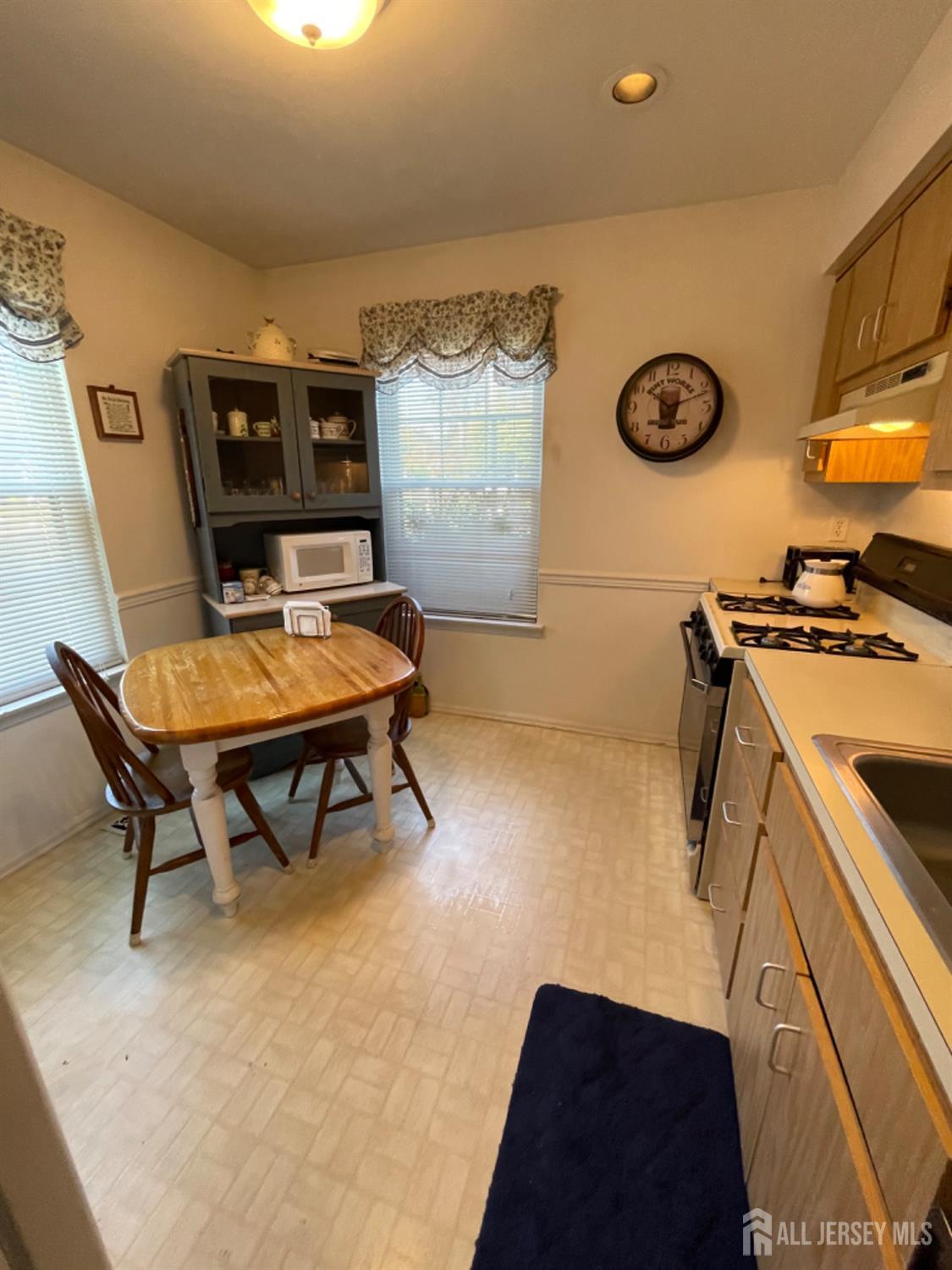 19 Foxhall Middlesex, NJ 08846 - Photo 9 of 21 a room with furniture and flat screen tv