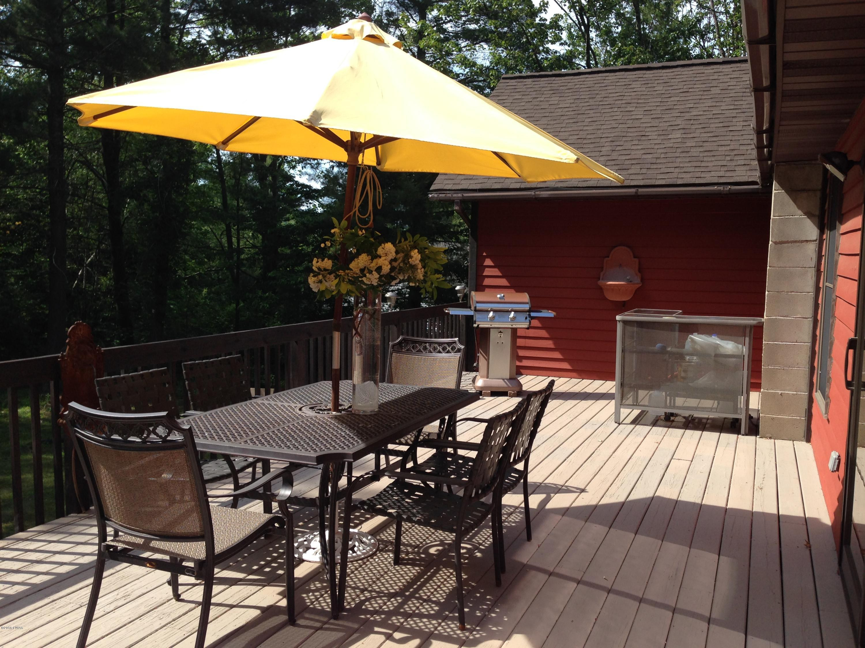 186 Pedersen Ridge Road Milford, PA 18337 - Photo 26 of 41 Large deck
