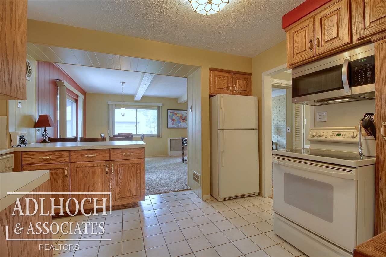 1608 Hampton Road Grosse Pointe Woods, MI 48236 - Photo 2 of 30