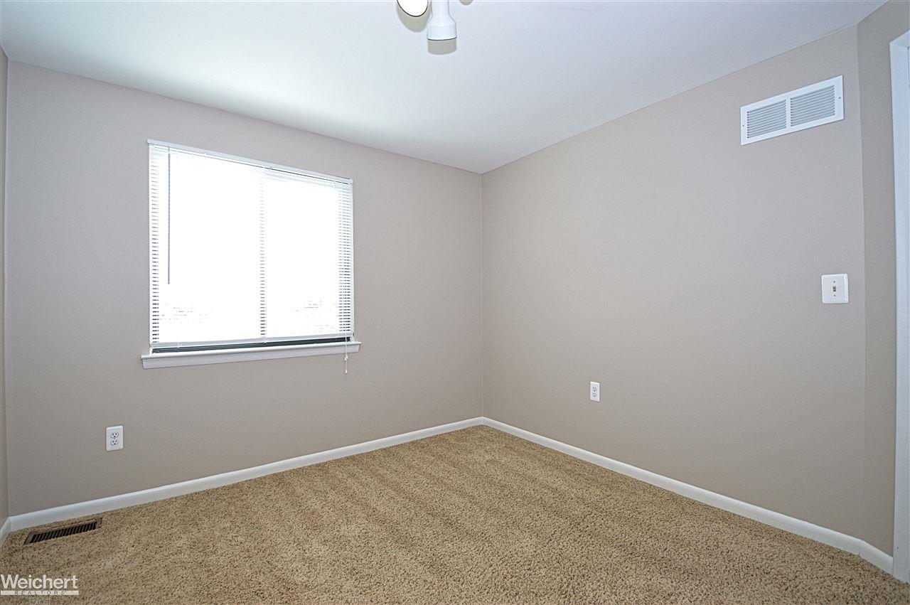 105 Arlington Drive Rochester, MI 48307 - Photo 47 of 68 31311941-46.JPG