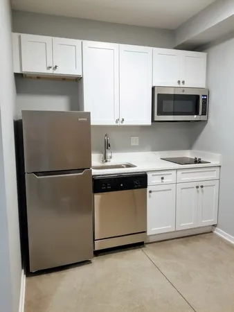 $1,100 | 5240 North Winthrop Avenue, Unit 106, Chicago, IL 60640