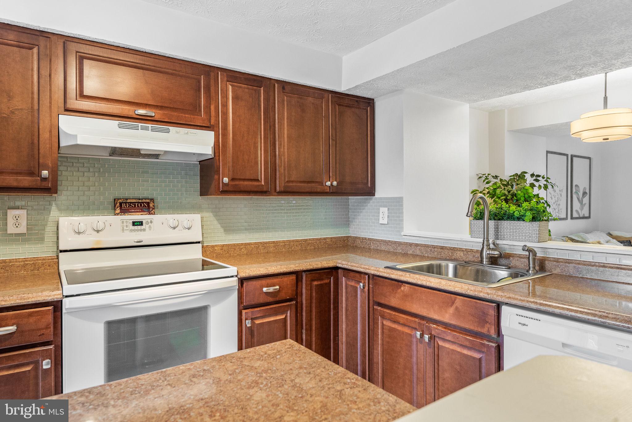 1657 Poplar Grove Drive Reston, VA 20194 - Photo 5 of 26