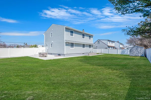 a view of a house with a big yard