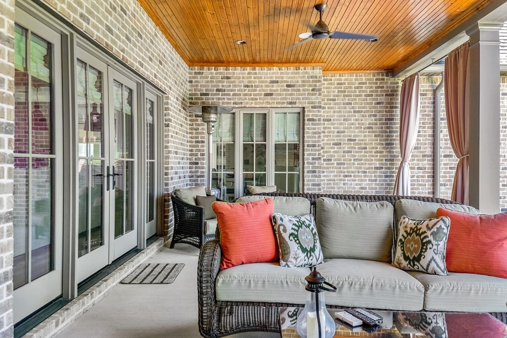 504 McCulley Road Cookeville, TN 38506 - Photo 12 of 70 a view of a couch in the porch