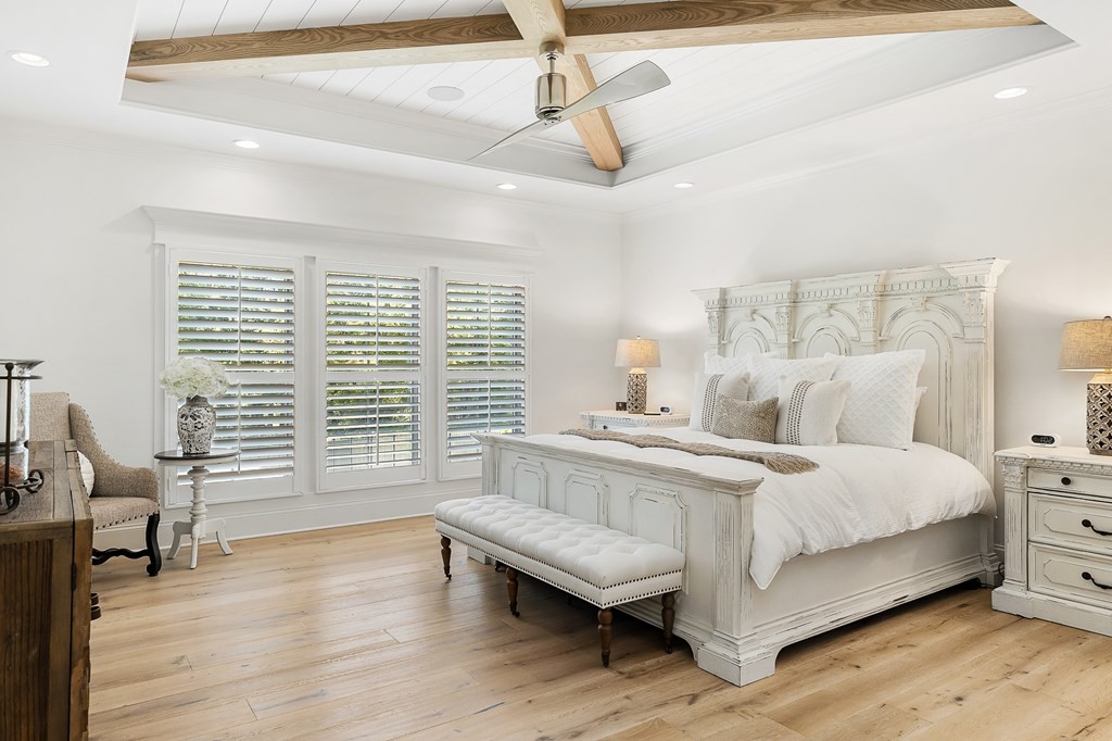 504 McCulley Road Cookeville, TN 38506 - Photo 31 of 70 a bedroom with a bed and a large window