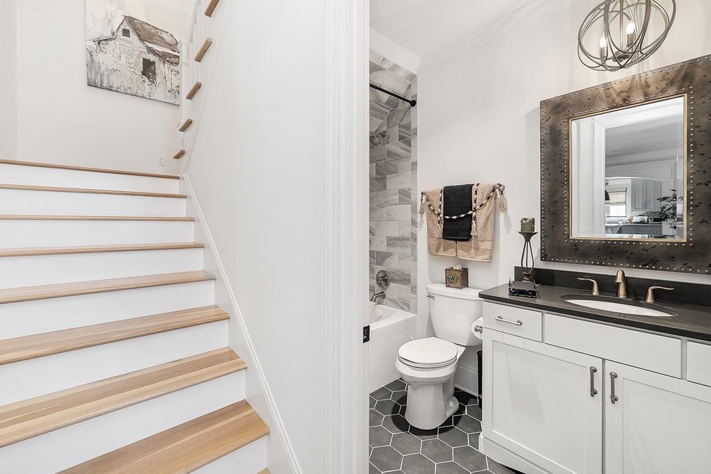 504 McCulley Road Cookeville, TN 38506 - Photo 39 of 70 a bathroom with a toilet sink and mirror