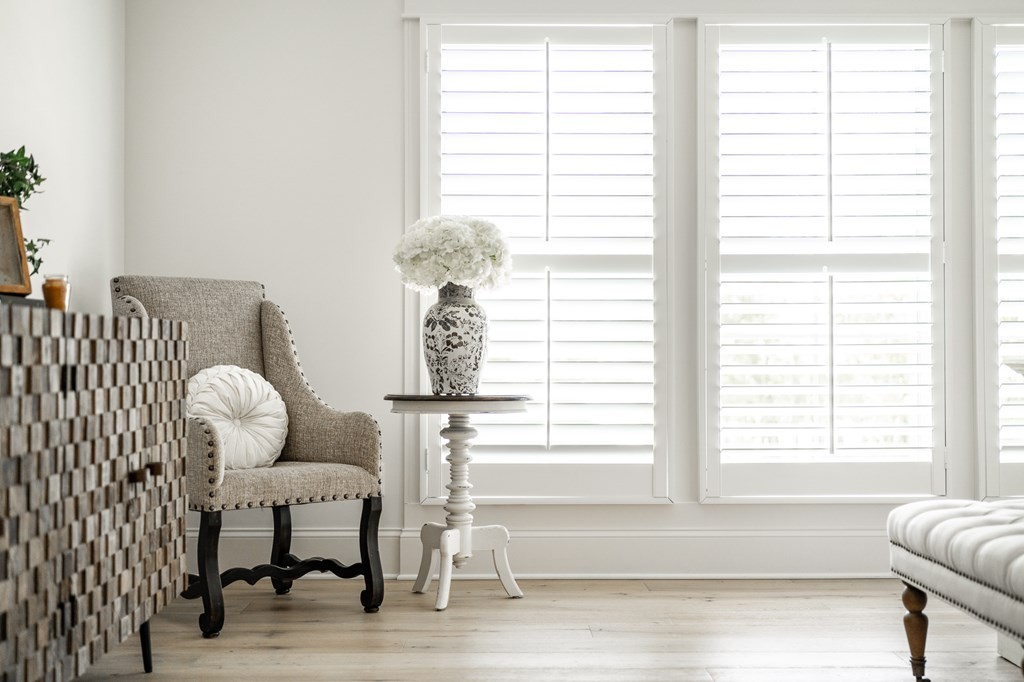 504 McCulley Road Cookeville, TN 38506 - Photo 53 of 70 a living room with furniture and a window
