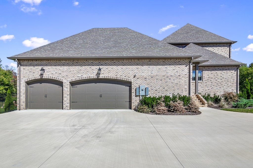 504 McCulley Road Cookeville, TN 38506 - Photo 9 of 70 a front view of a house with a garage
