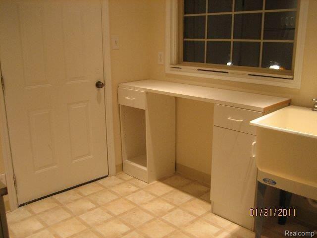1131 Avon Manor Road Rochester, MI 48307 - Photo 9 of 12 Laundry room