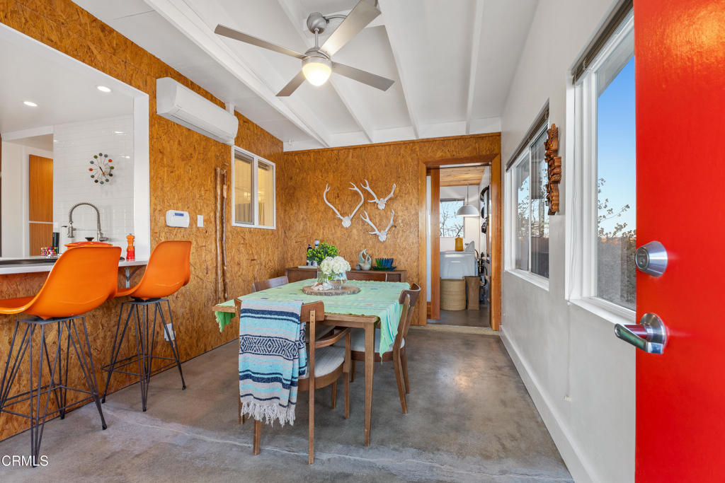 66336 Brant Crossing Road Joshua Tree, CA 92252 - Photo 7 of 27 Dining Space