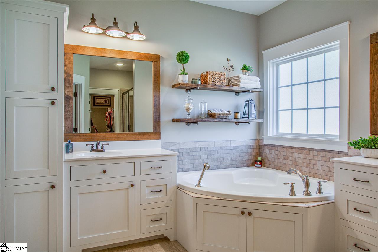 319 Bridges Road Simpsonville, SC 29681 - Photo 15 of 36 Gallery Image 15