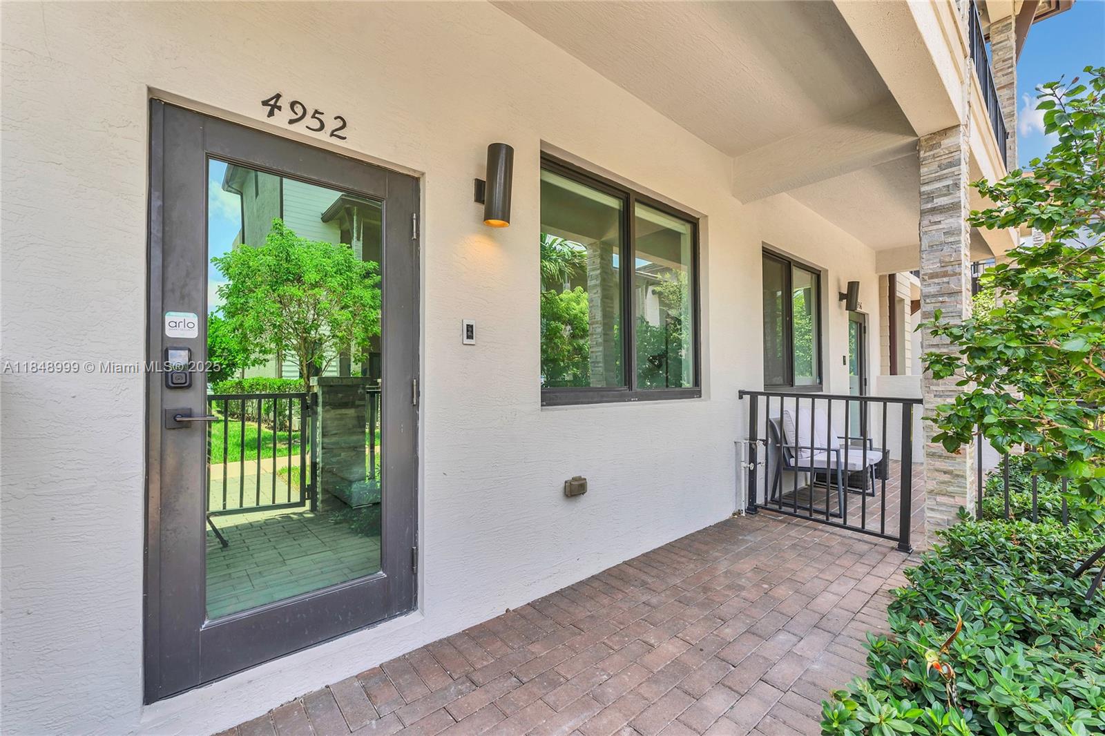 4952 Northwest 83rd Path Doral, FL 33166 - Photo 3 of 49