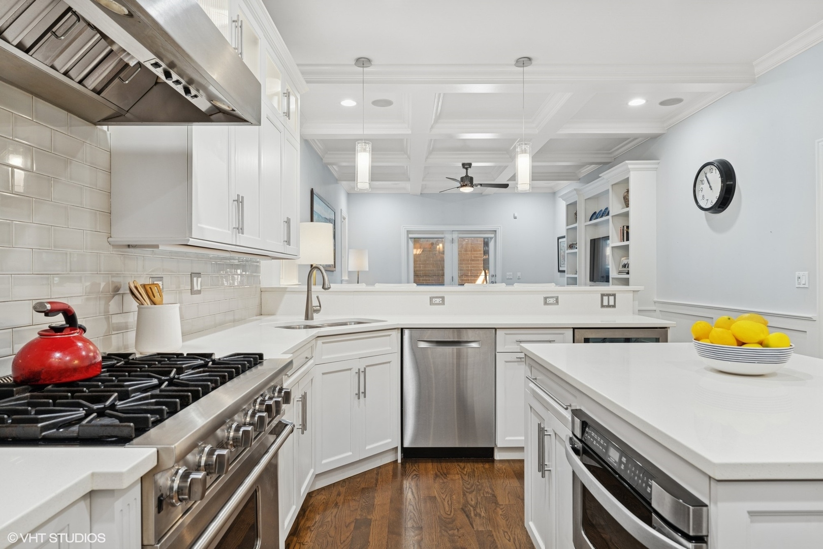 886 West Lill Avenue, Unit 1 Chicago, IL 60614 - Photo 6 of 22 a kitchen with a sink a stove and cabinets