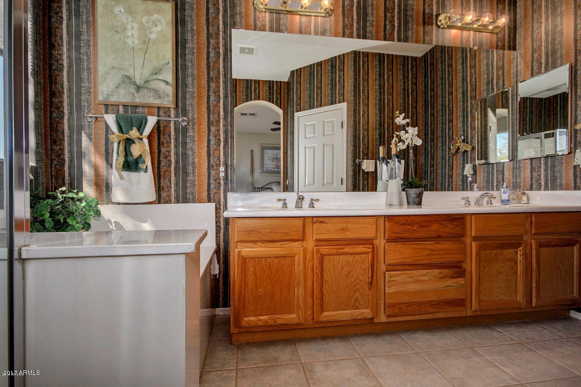 2427 East Fremont Road Phoenix, AZ 85042 - Photo 8 of 18 Fremont - Mstr Bath
