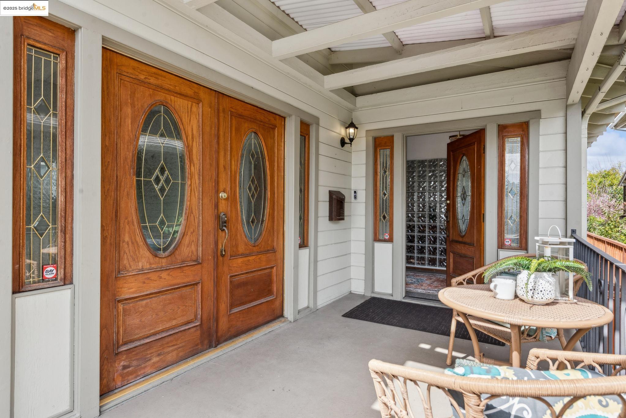 Undisclosed Address San Leandro, CA 94577 - Photo 2 of 50 a view of a hallway with furniture and front door