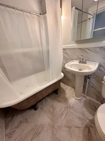 $2,000 | 7 Dupont Street, Unit 1L, Worcester, MA 01604