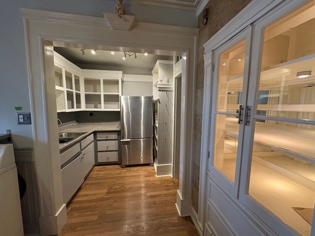 7 Dupont Street, Unit 1L Worcester, MA 01604 - Photo 5 of 7 a kitchen with stainless steel appliances a refrigerator and a stove