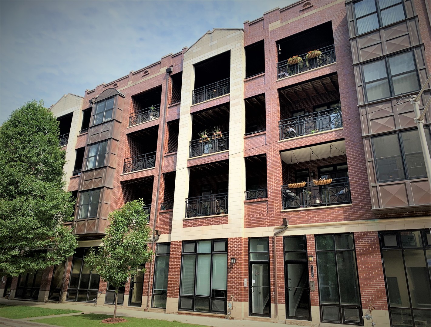 2112 West Rice Street, Unit 1 Chicago, IL 60622 - Photo 1 of 14 a building view