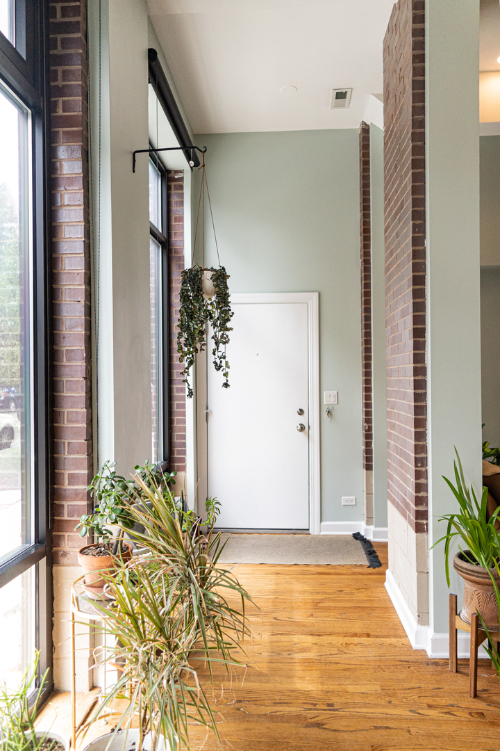 2112 West Rice Street, Unit 1 Chicago, IL 60622 - Photo 2 of 14 a view of a entryway