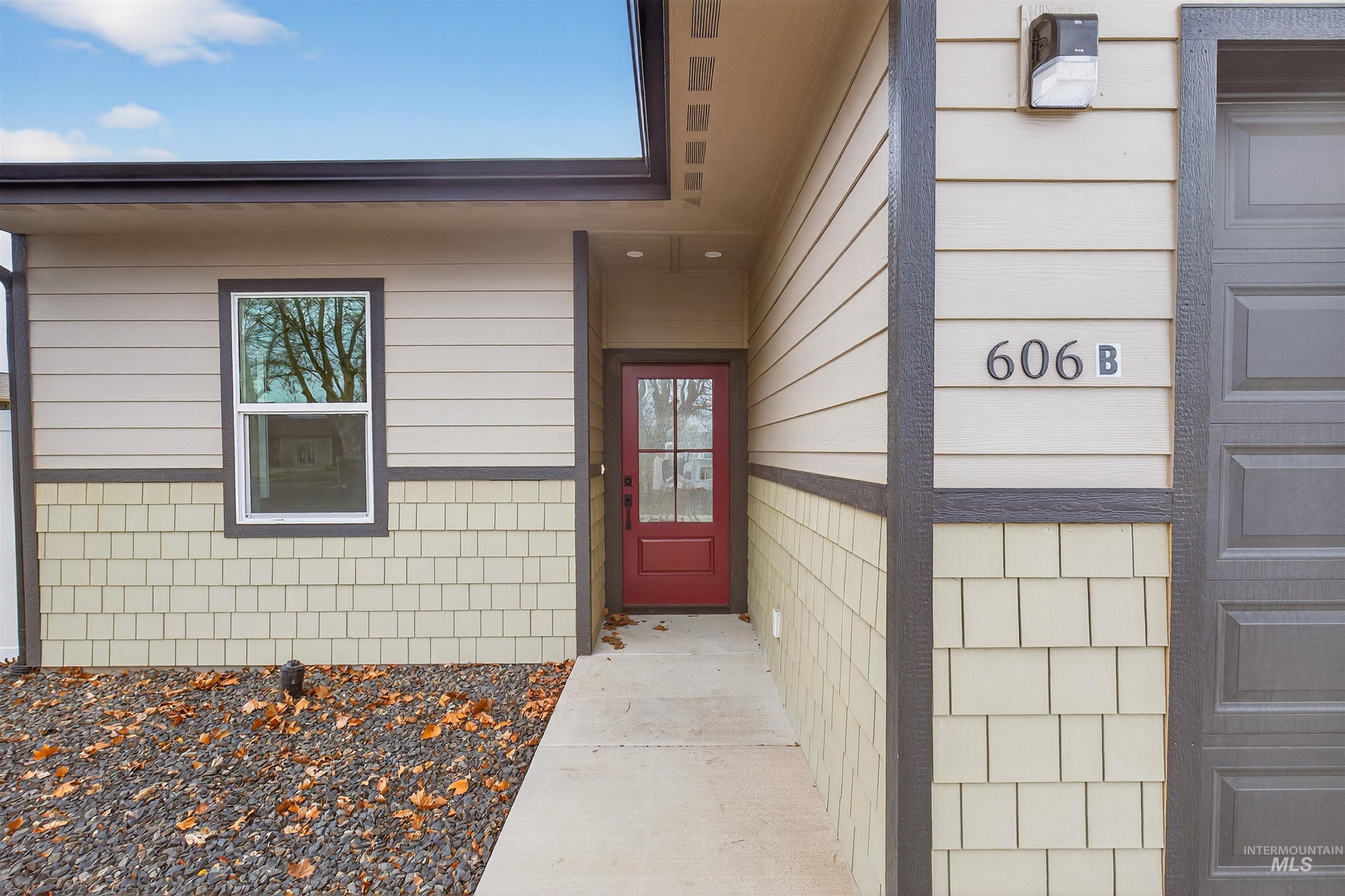 606 Warner Avenue, Unit B Lewiston, ID 83501 - Photo 2 of 38 Property entrance