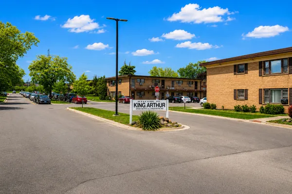 $155,000 | 39 North King Arthur Court, Unit 15, Northlake, IL 60164