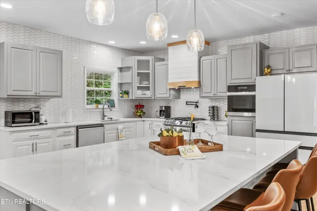 $799,000 | 118 Jones Road, Harriman, TN 37748