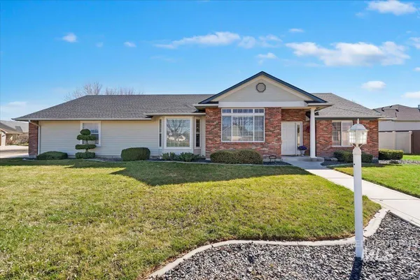 $525,000 | 120 South Middle Creek Drive, Nampa, ID 83686