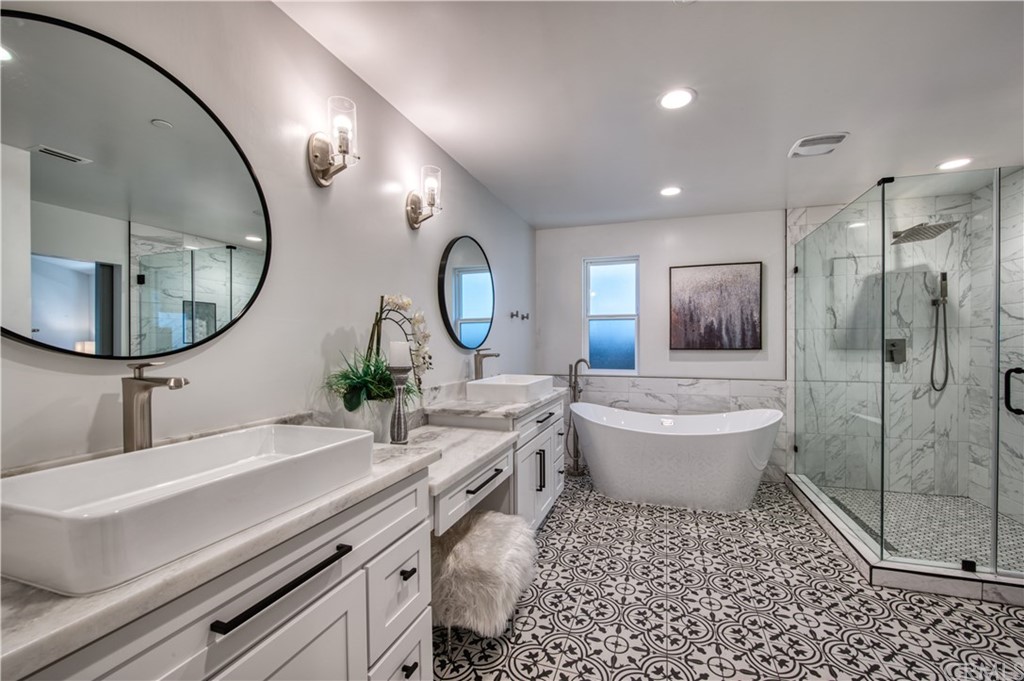 424 Esther Street Costa Mesa, CA 92627 - Photo 20 of 28 Dual Vanity Master Bath