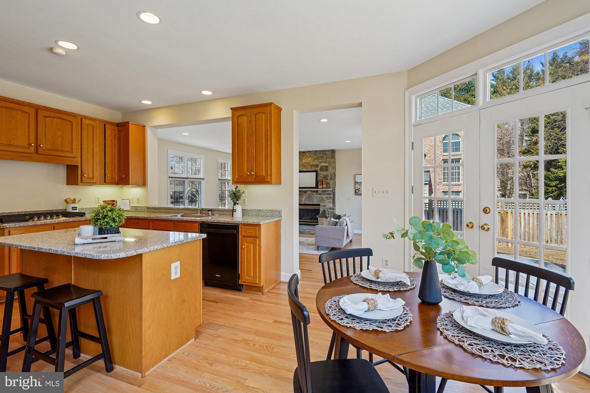 7917 Springer Road Bethesda, MD 20817 - Photo 16 of 70 Breakfast Area adjacent to kitchen