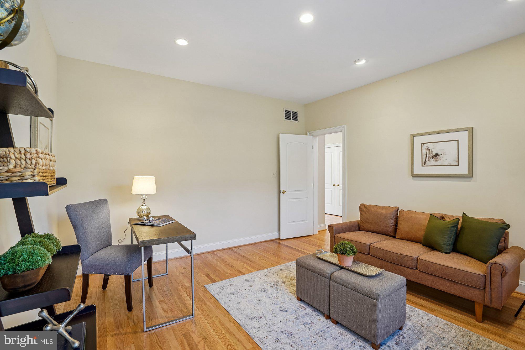 7917 Springer Road Bethesda, MD 20817 - Photo 26 of 70 Study/Library/Office