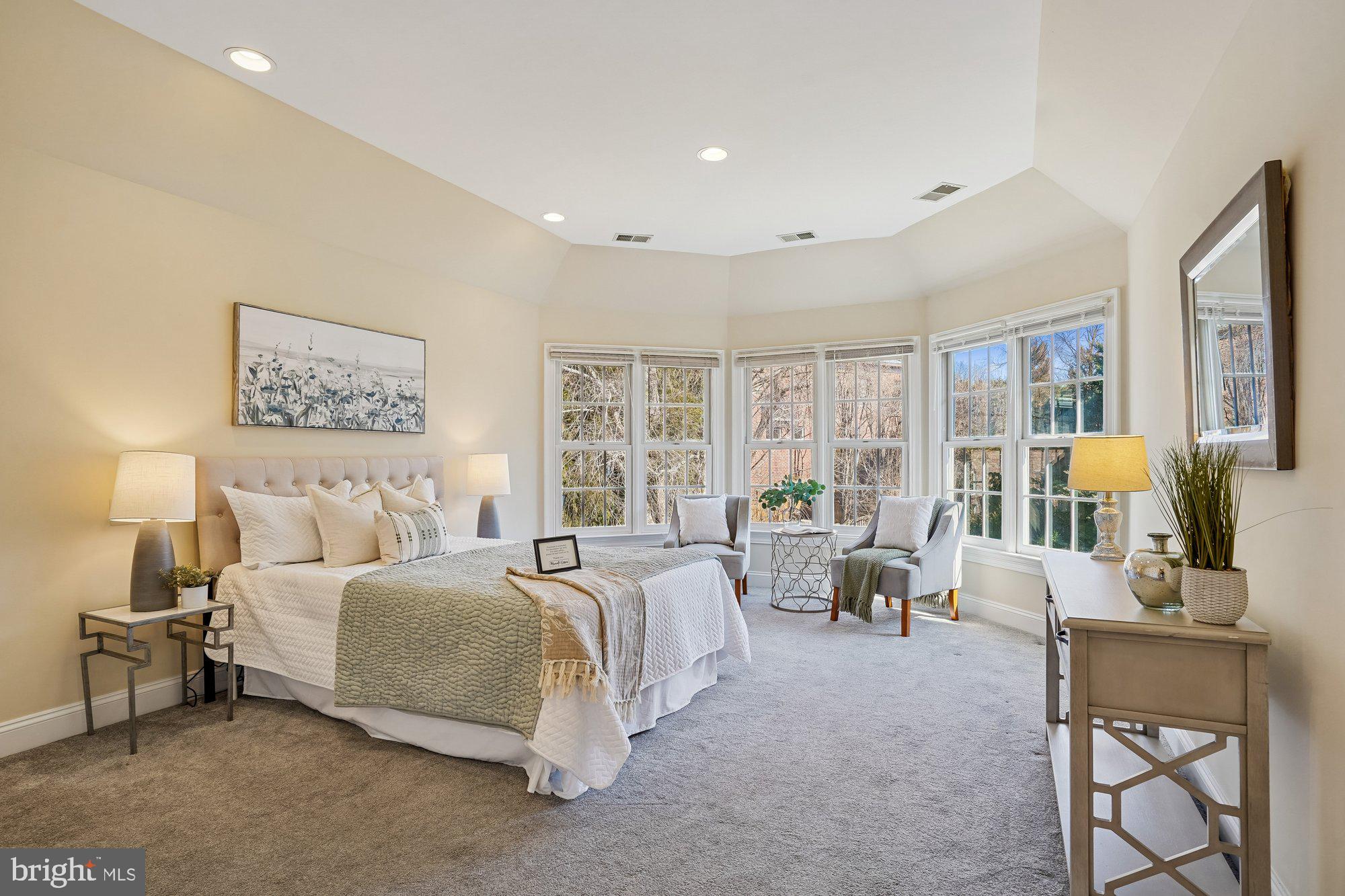 7917 Springer Road Bethesda, MD 20817 - Photo 29 of 70 PrimaryBedroom
w/ bay window