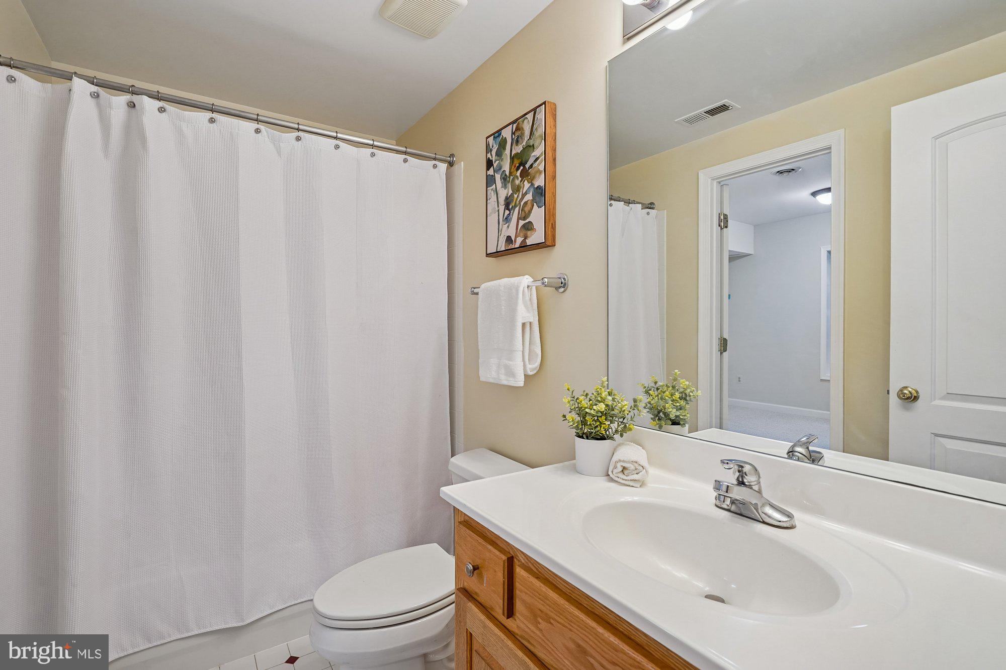 7917 Springer Road Bethesda, MD 20817 - Photo 43 of 70 Ensuite