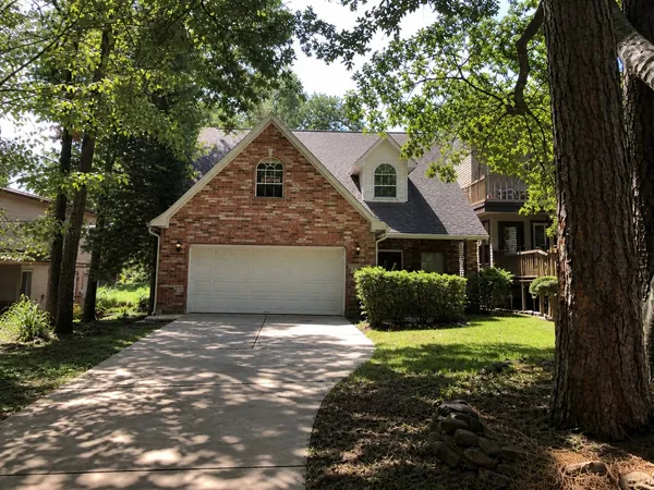 $2,700 | 128 April Wind Court, Conroe, TX 77356