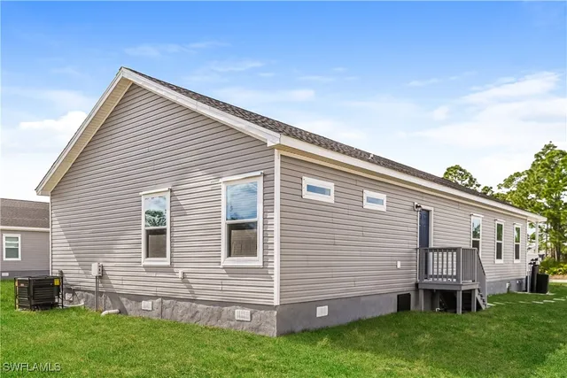 a view of a house with a backyard