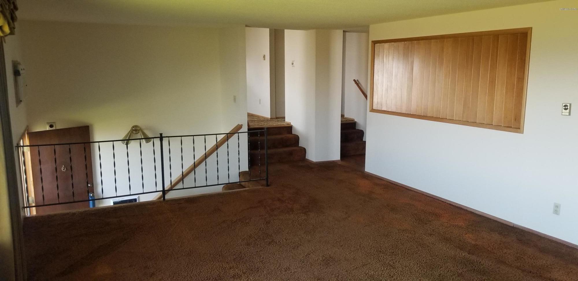 708 Meadowbrook Road Yakima, WA 98903 - Photo 21 of 65 a view of entryway with stairs