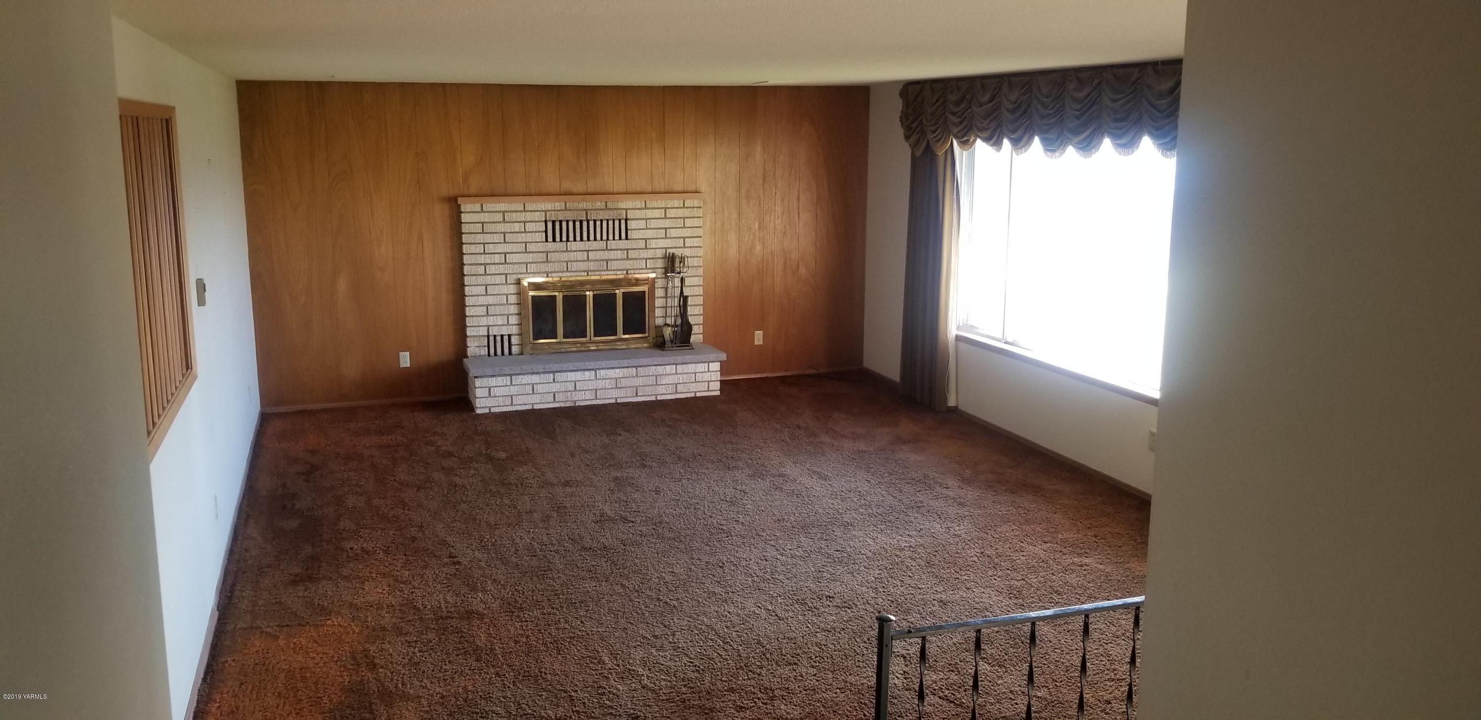 708 Meadowbrook Road Yakima, WA 98903 - Photo 22 of 65 a view of an empty room with a window