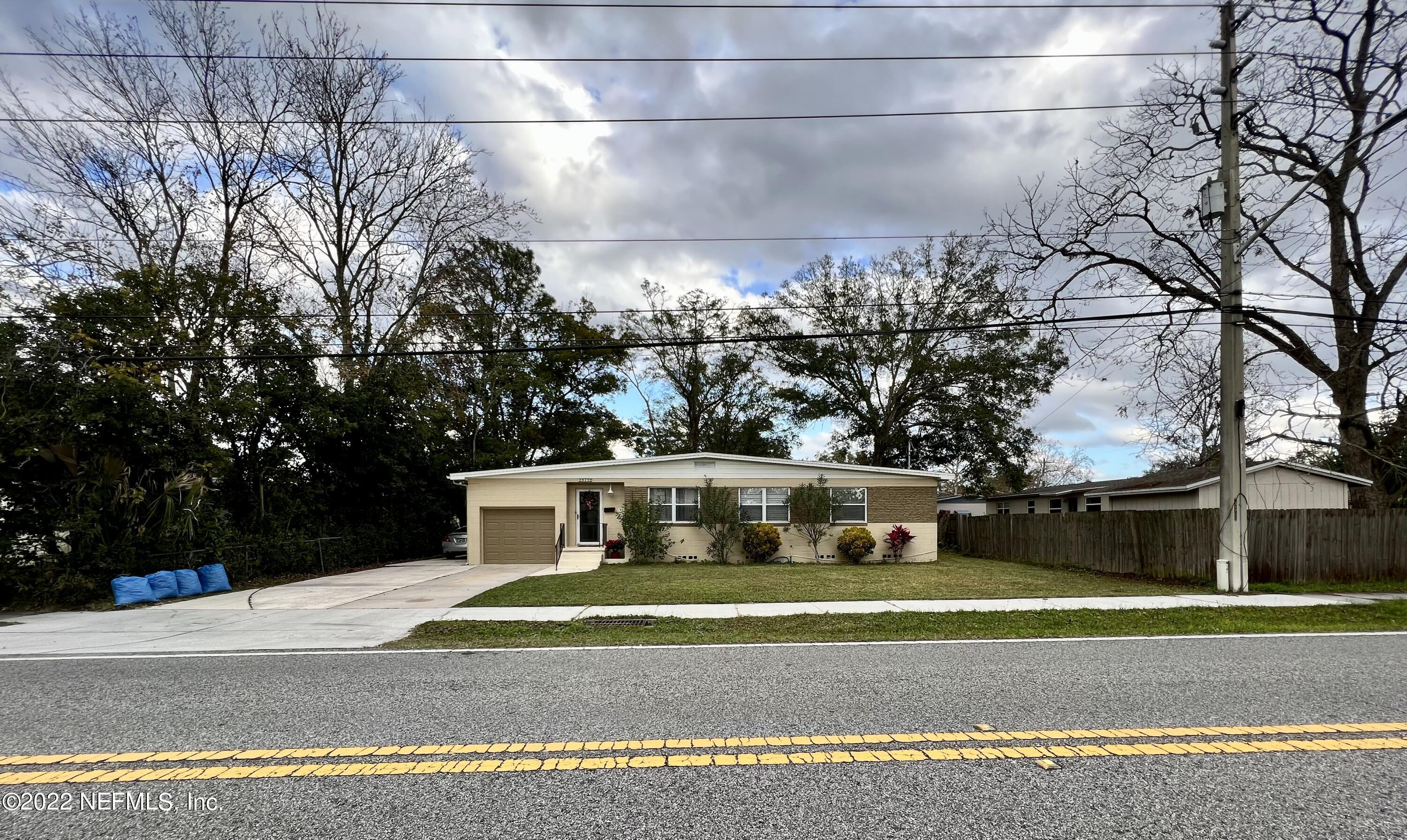 2315 Dean Road Jacksonville, FL 32216 - Photo 3 of 27 IMG-7285