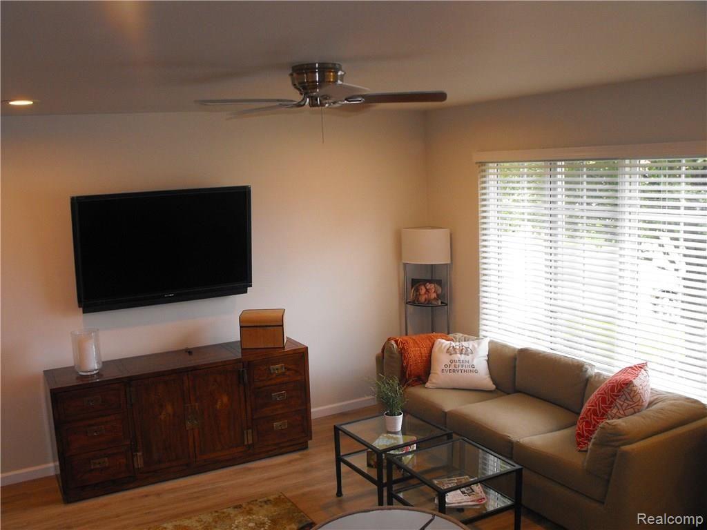 402 Baldwin Avenue Rochester, MI 48307 - Photo 10 of 40