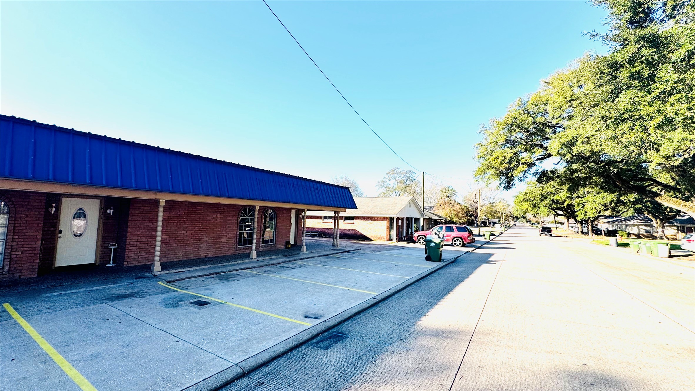 811 North Travis Street Liberty, TX 77575 - Photo 22 of 31 a view of a car garage