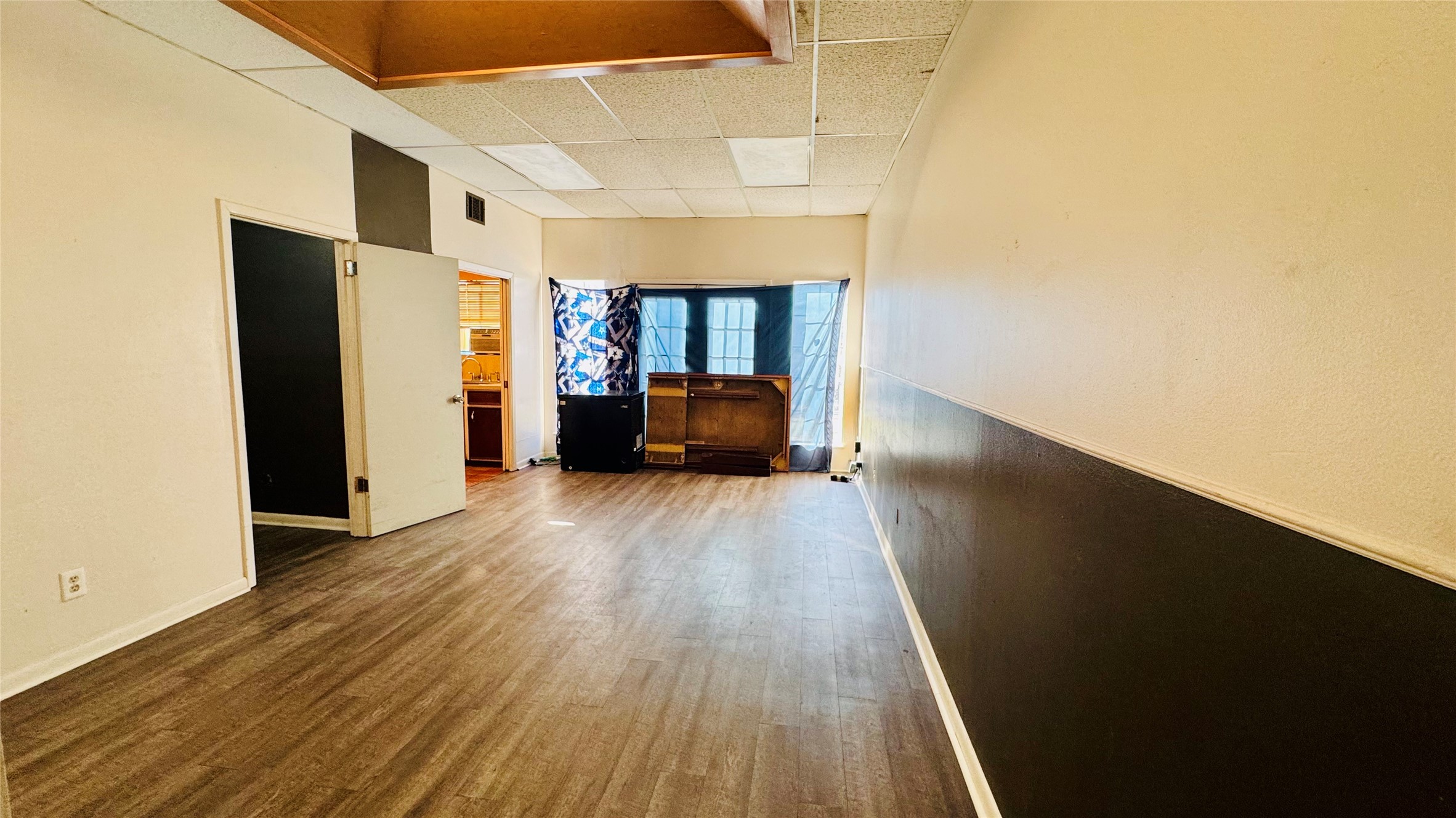 811 North Travis Street Liberty, TX 77575 - Photo 5 of 31 a view of a hallway with wooden floor
