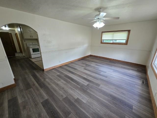 N4789 County Rd B New London, WI 54961 - Photo 7 of 27