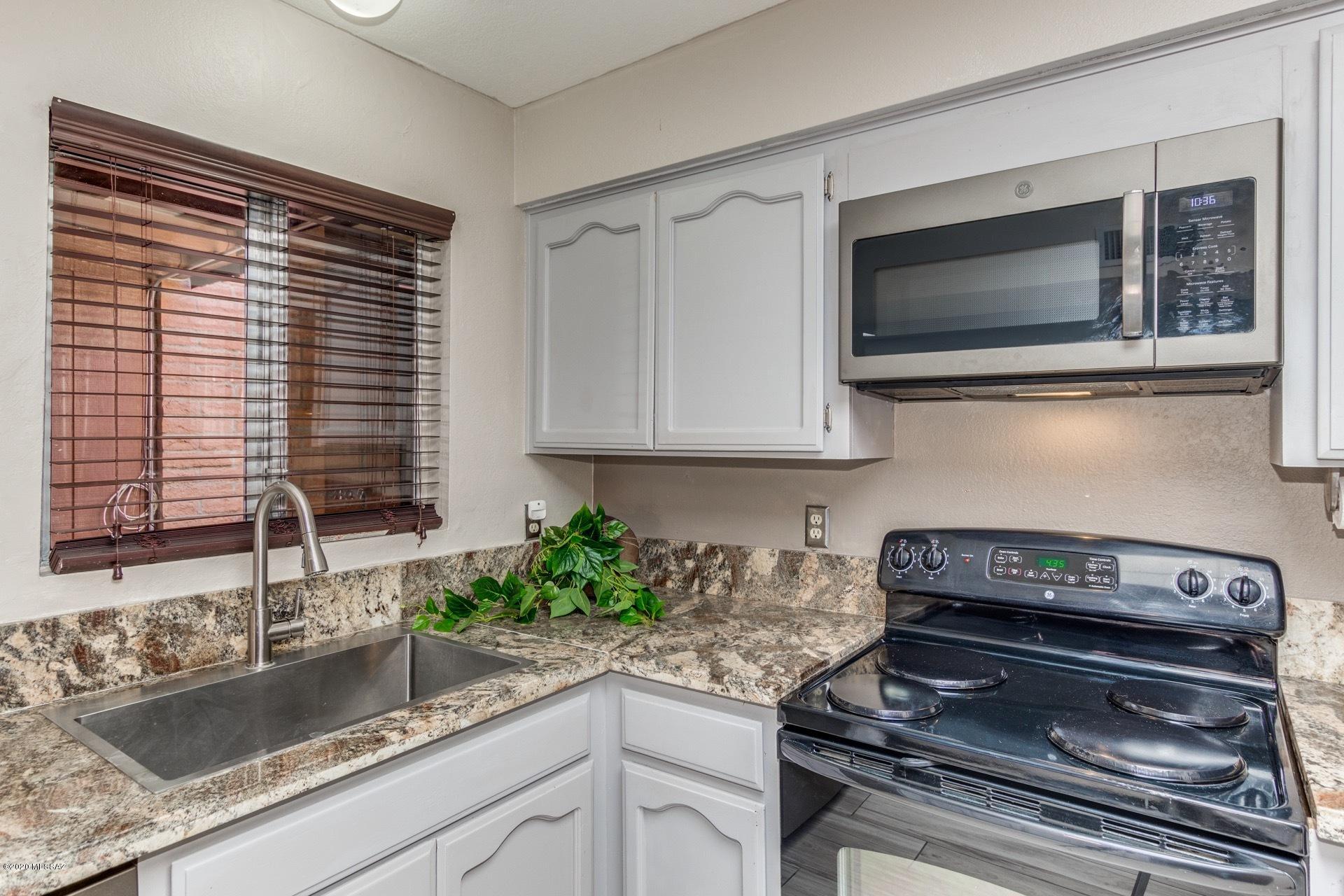 295 East Root Way Tucson, AZ 85705 - Photo 7 of 24