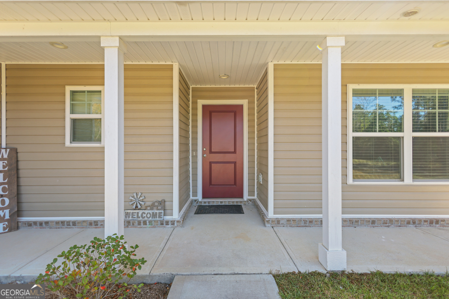 192 Hummingbird Lane Jesup, GA 31545 - Photo 4 of 26 a view of front door of house