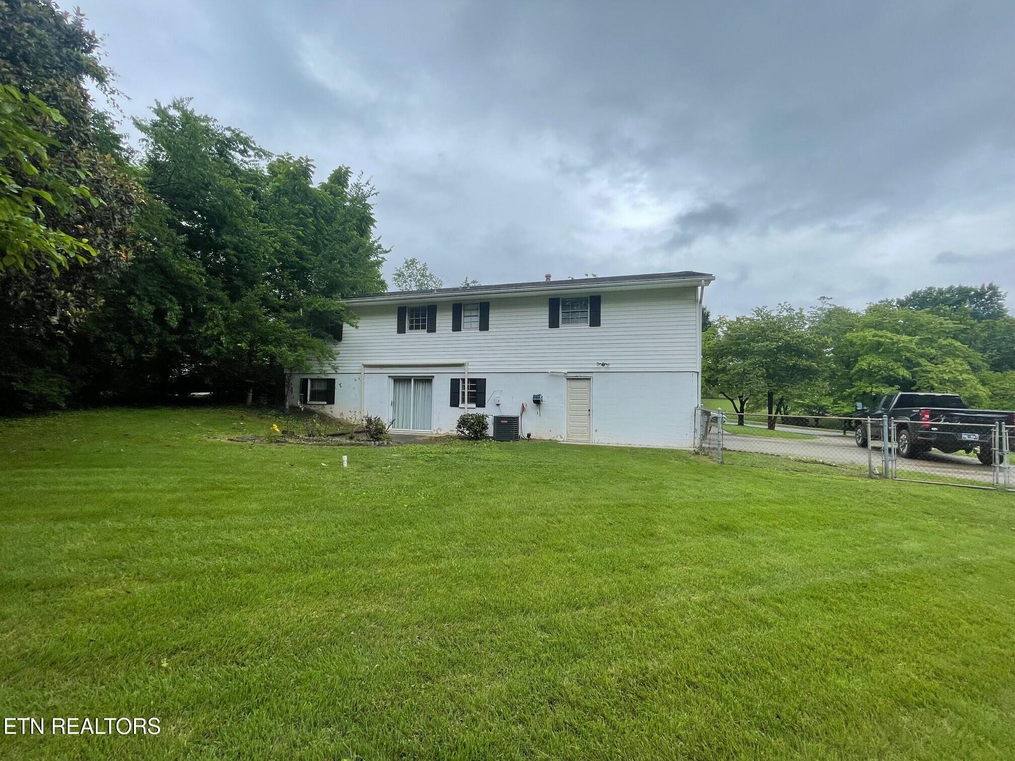 217 Newport Road, Unit 5 Knoxville, TN 37934 - Photo 3 of 18 217 Newport Rd Back