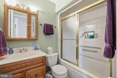 $765,000 | 4908 Woodland Way, Annandale, VA 22003