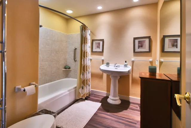 $525,000 | 2 Granada Drive, Rancho Mirage, CA 92270