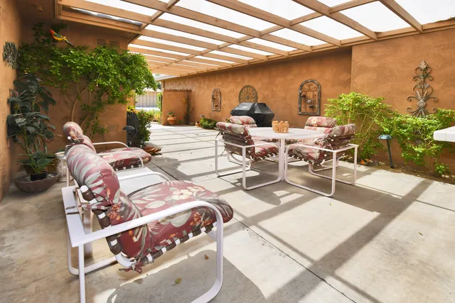 $525,000 | 2 Granada Drive, Rancho Mirage, CA 92270