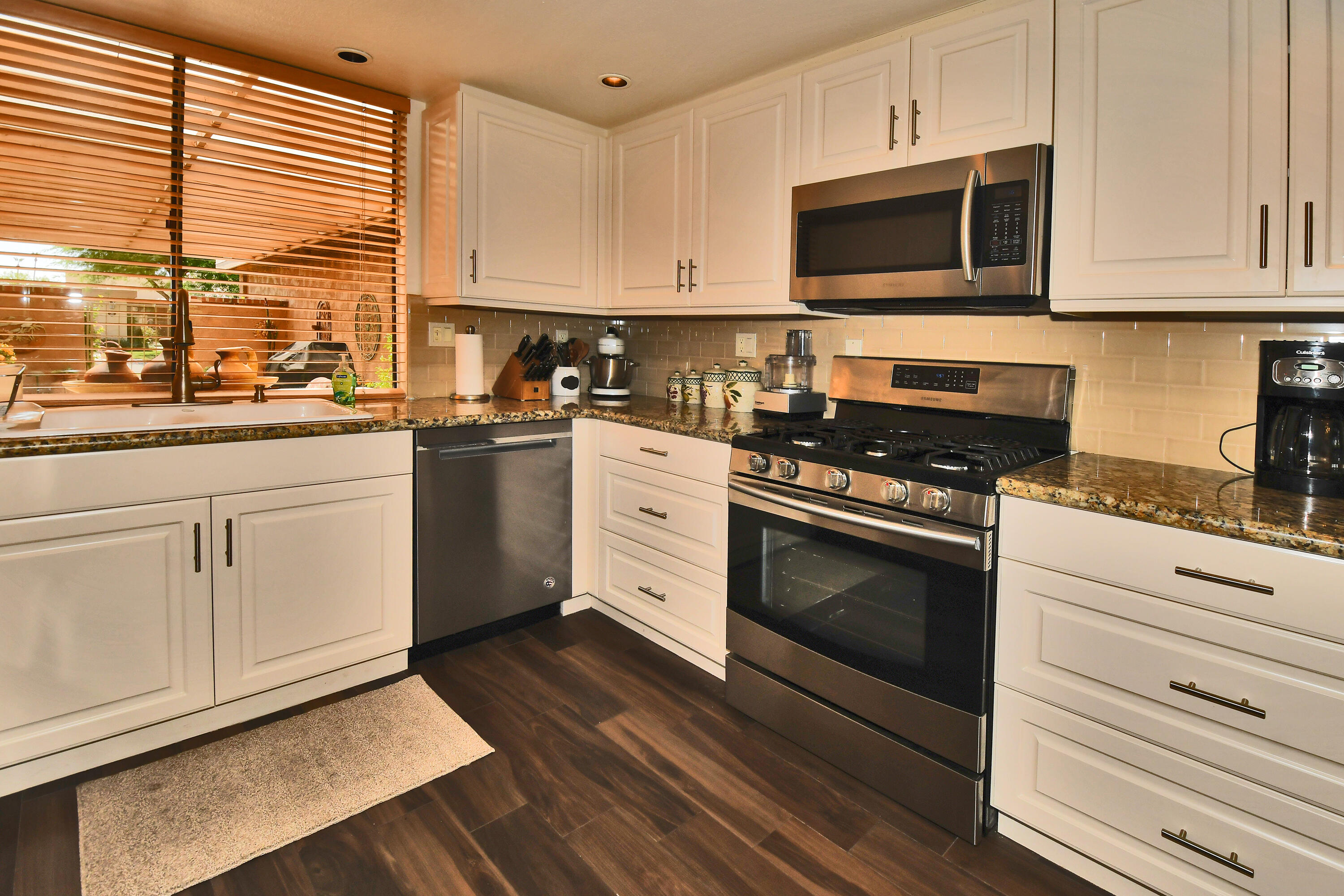 2 Granada Drive Rancho Mirage, CA 92270 - Photo 9 of 37 09 3999