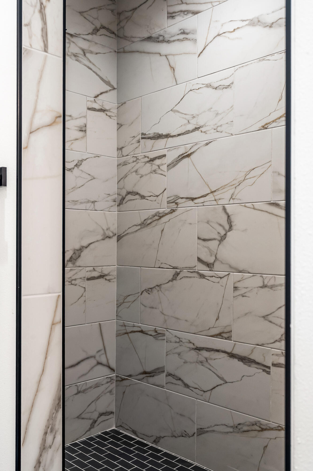 W4952 Battlestone Station Road, Unit 25 Shelby, WI 54601 - Photo 20 of 32 Tile Shower